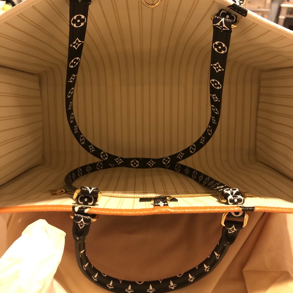 🔥Jungle Louis Vuitton OnTheGo GM and Wallet🔥 - Picture 6 of 7